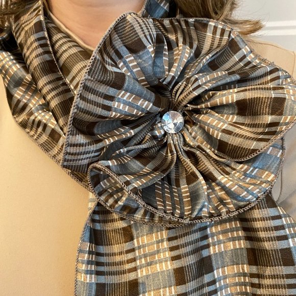 Light Fabric Plaid Pattern Scarf with Clip and Flower - Picture 2 of 5